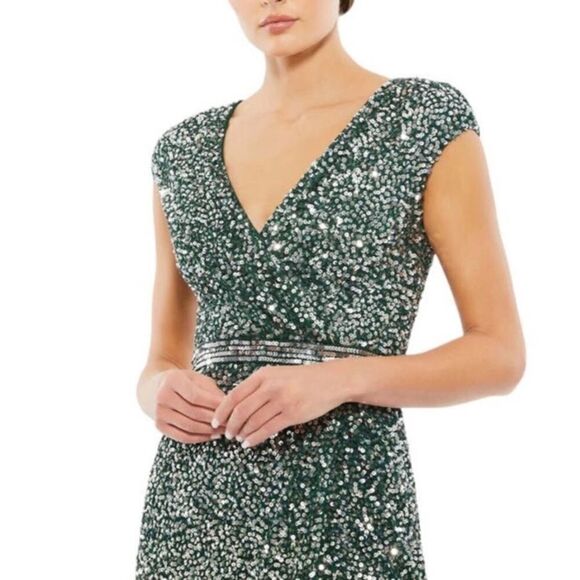 Mac Duggal CAP SLEEVE SEQUINED HIGH SLIT GOWN Frog green size 6 NWT - Picture 10 of 12